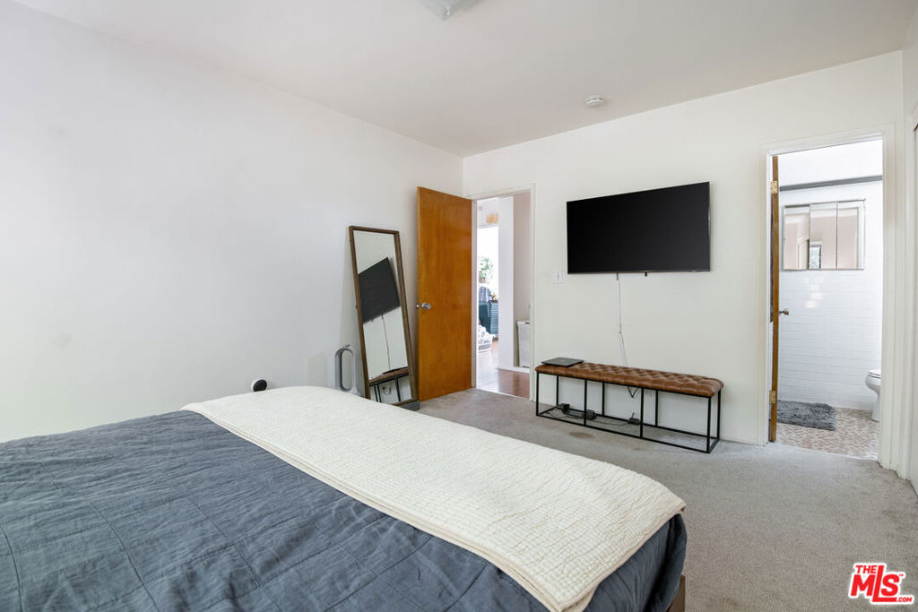 1233 N Laurel Avenue - Photo 14