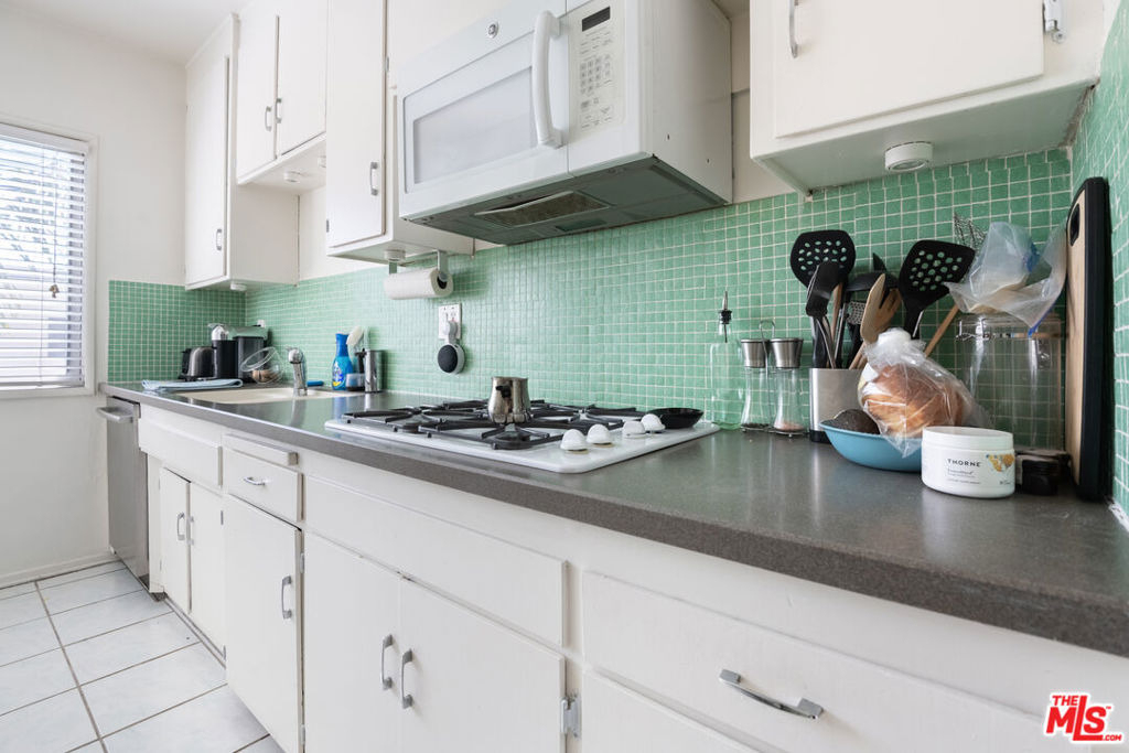 1233 N Laurel Avenue - Photo 5