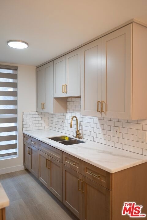 860 S Kingsley Drive - Photo 2