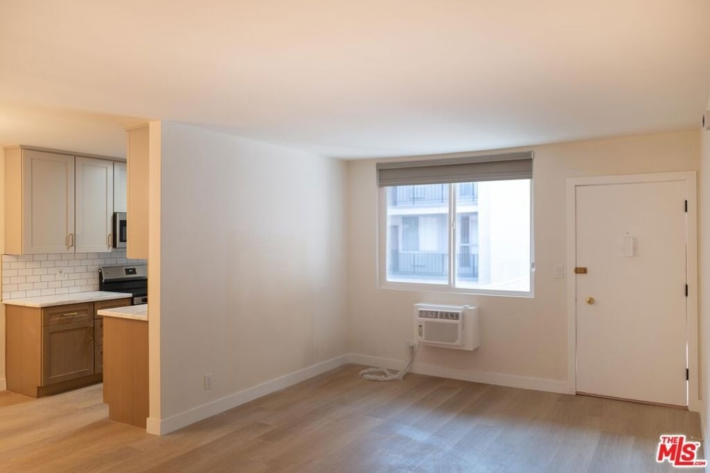 860 S Kingsley Drive - Photo 11