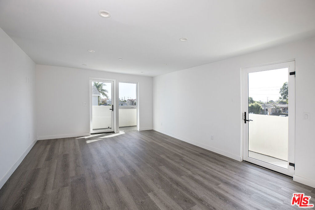 1434 W 9th Street - Photo 4