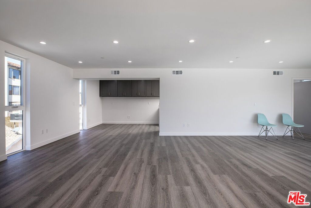 1434 W 9th Street - Photo 6