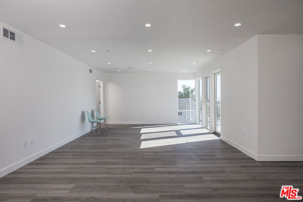 1434 W 9th Street - Photo 7