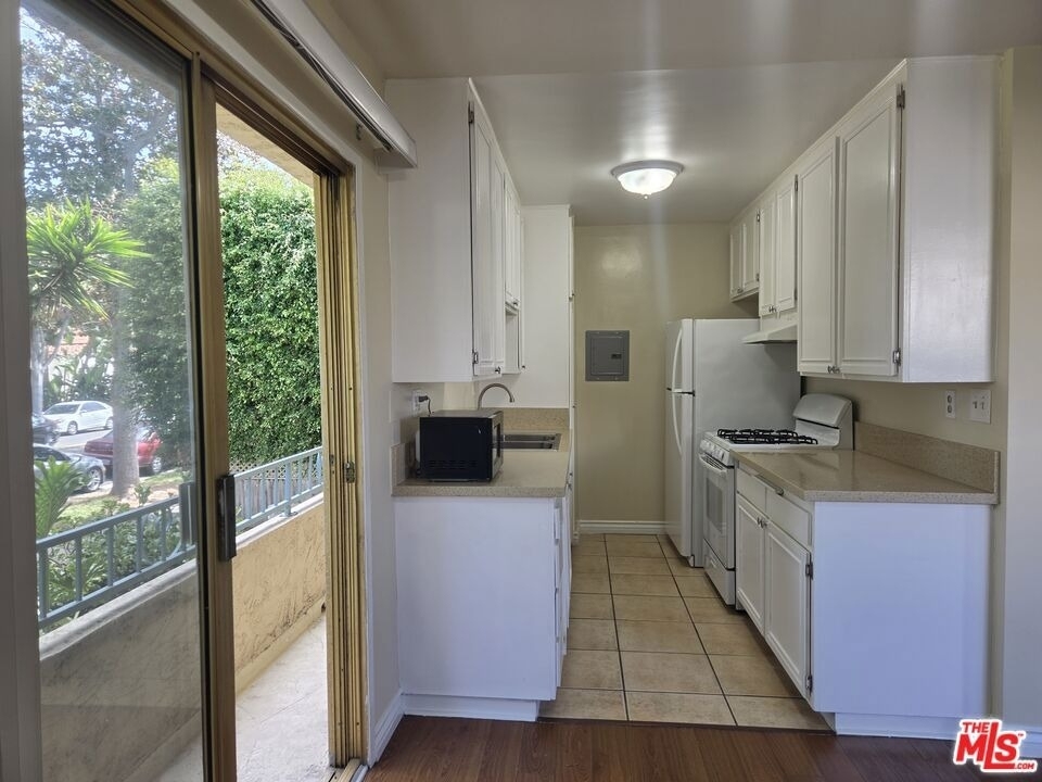 818 7th Street - Photo 2