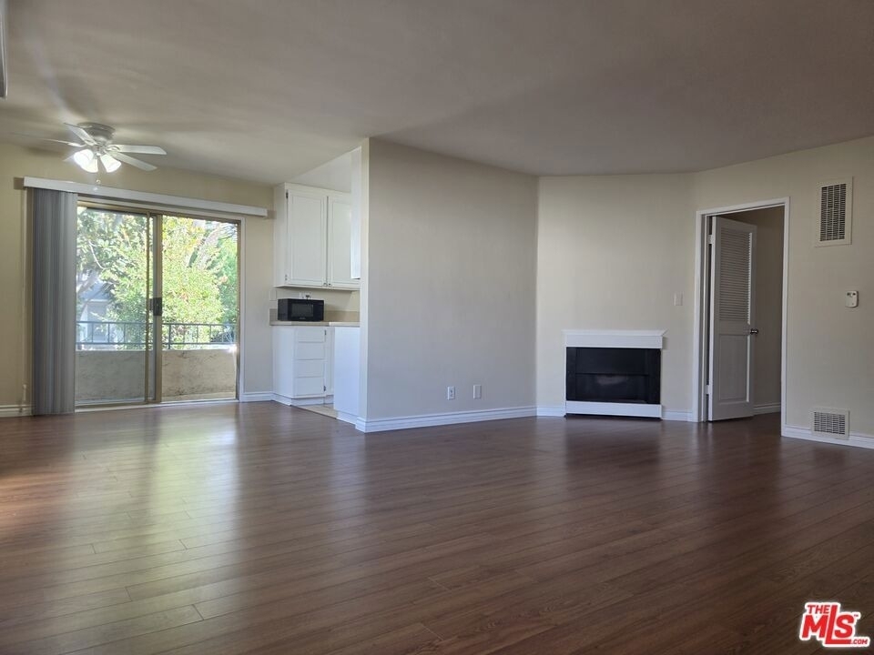 818 7th Street - Photo 0