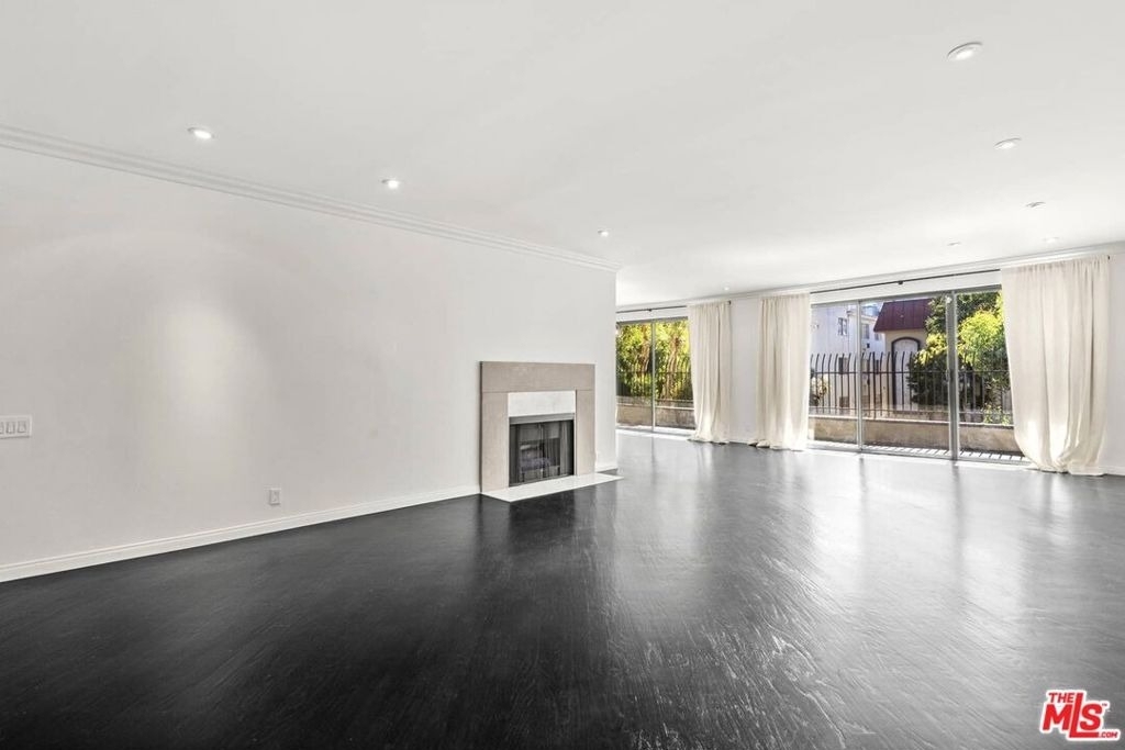 1210 N Kings Road - Photo 6