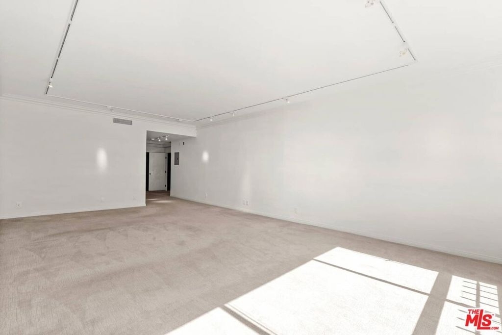 1210 N Kings Road - Photo 27