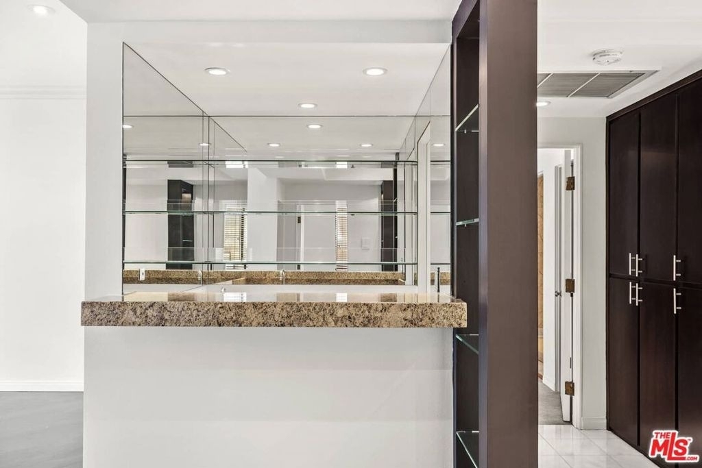 1210 N Kings Road - Photo 3