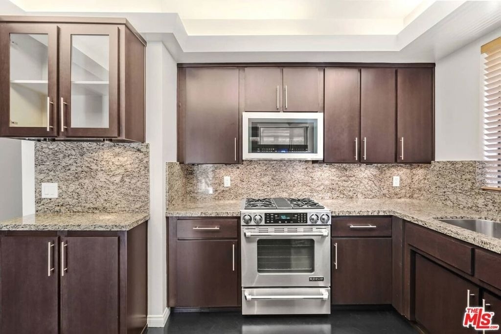 1210 N Kings Road - Photo 17
