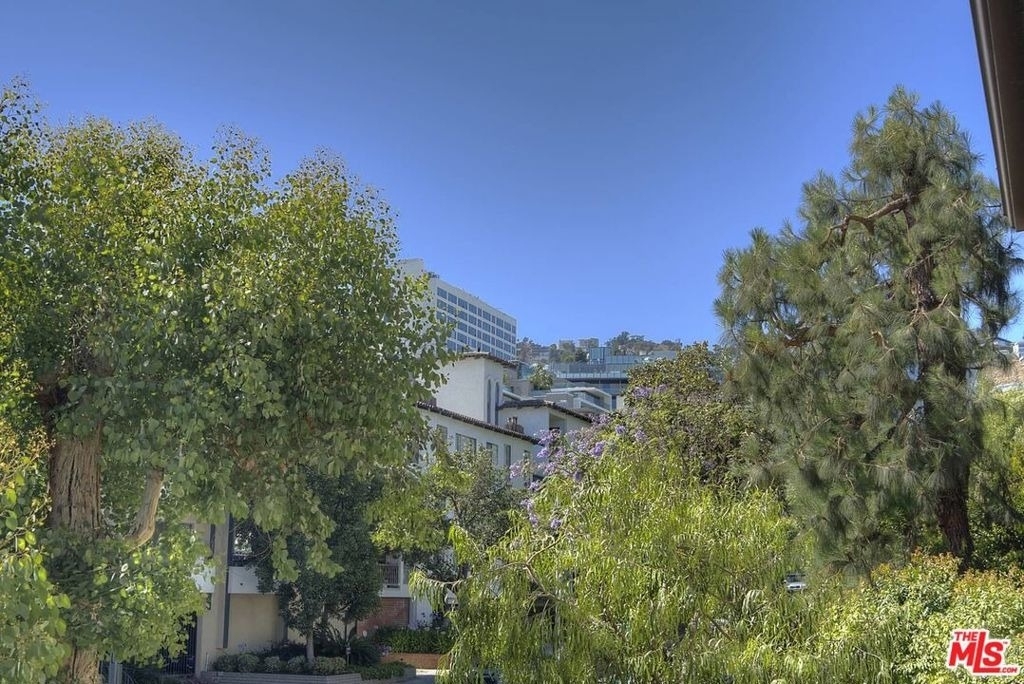 1210 N Kings Road - Photo 12