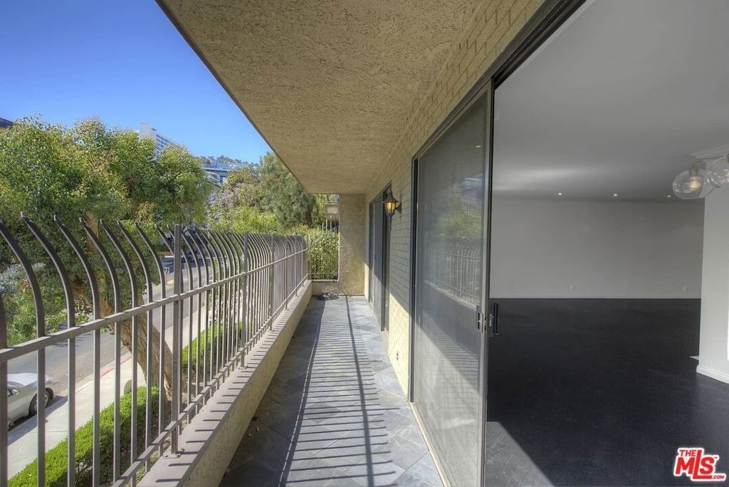 1210 N Kings Road - Photo 11