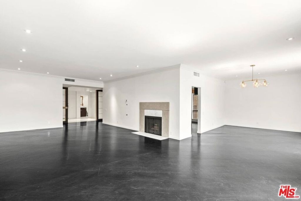 1210 N Kings Road - Photo 8