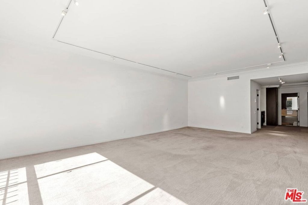 1210 N Kings Road - Photo 28