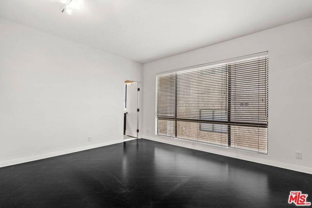1210 N Kings Road - Photo 21