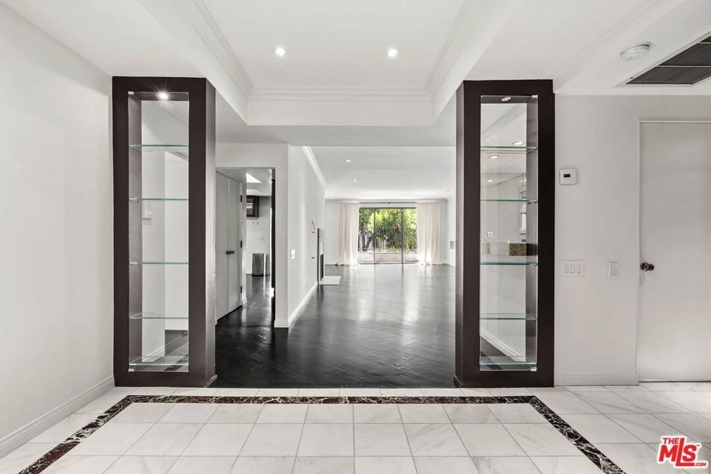 1210 N Kings Road - Photo 2