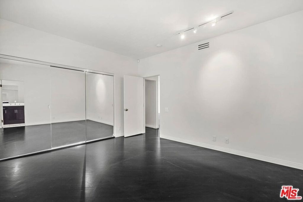1210 N Kings Road - Photo 23