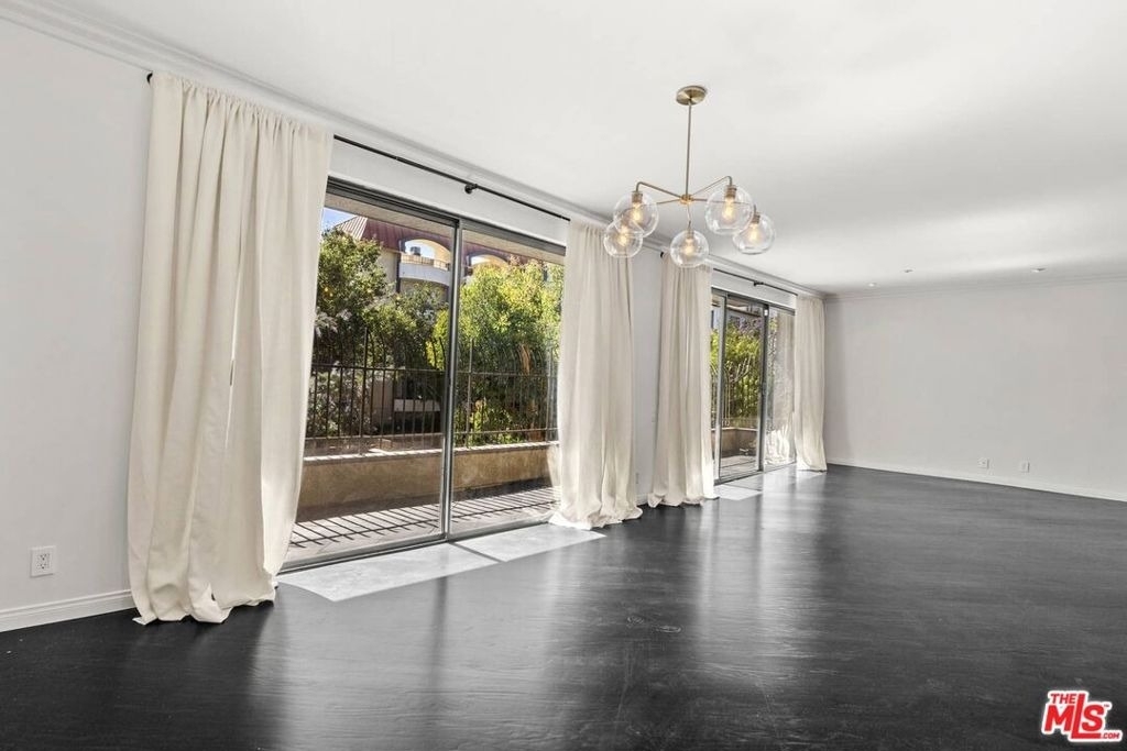 1210 N Kings Road - Photo 10