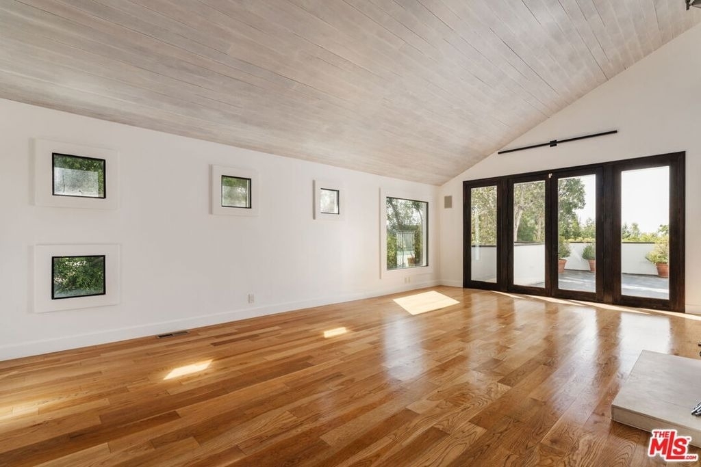 1355 Bobolink Place - Photo 7
