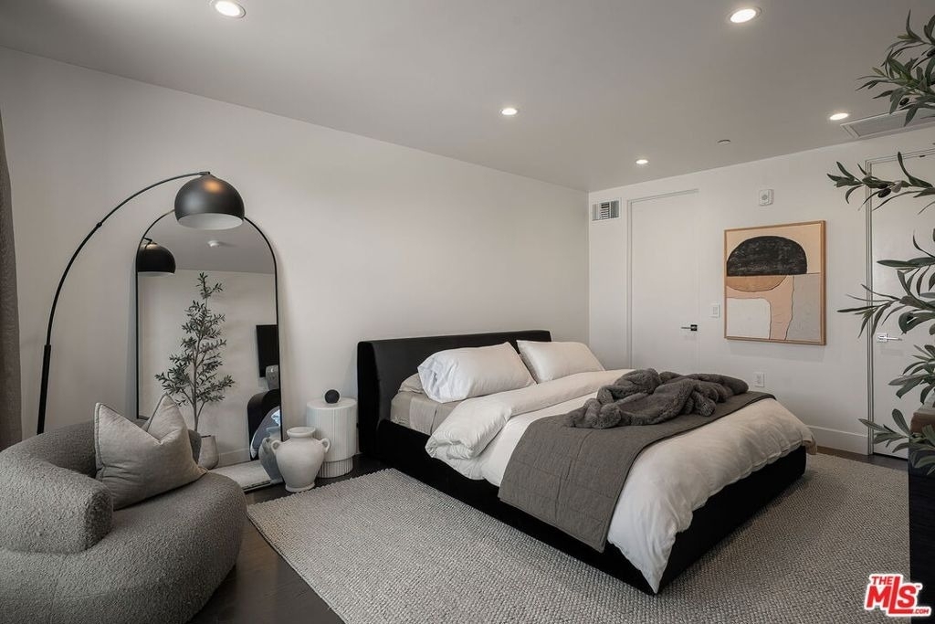 724 N Croft Avenue - Photo 8