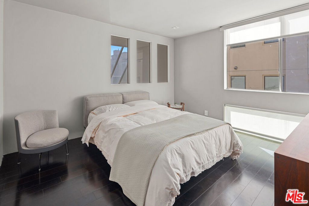 11925 Goshen Avenue - Photo 14