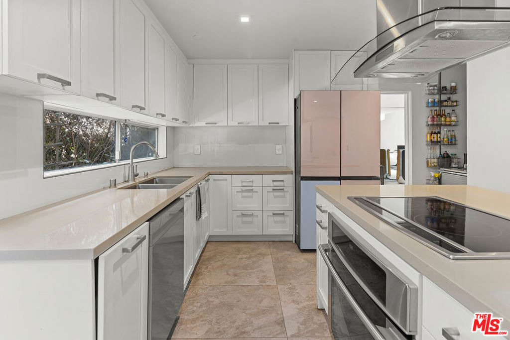 11925 Goshen Avenue - Photo 8