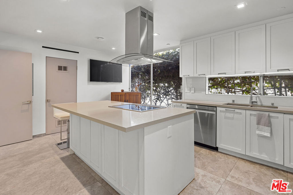 11925 Goshen Avenue - Photo 6