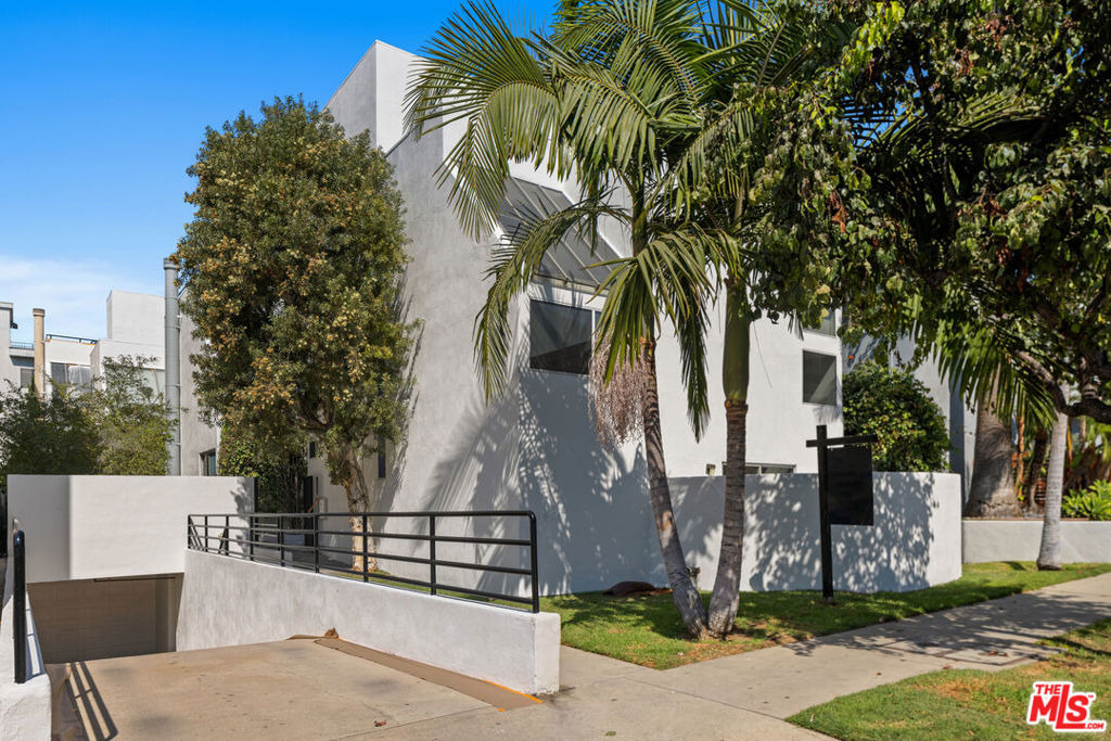11925 Goshen Avenue - Photo 19