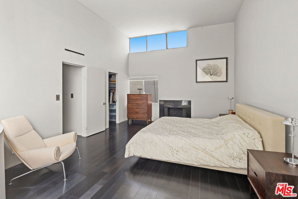 11925 Goshen Avenue - Photo 9