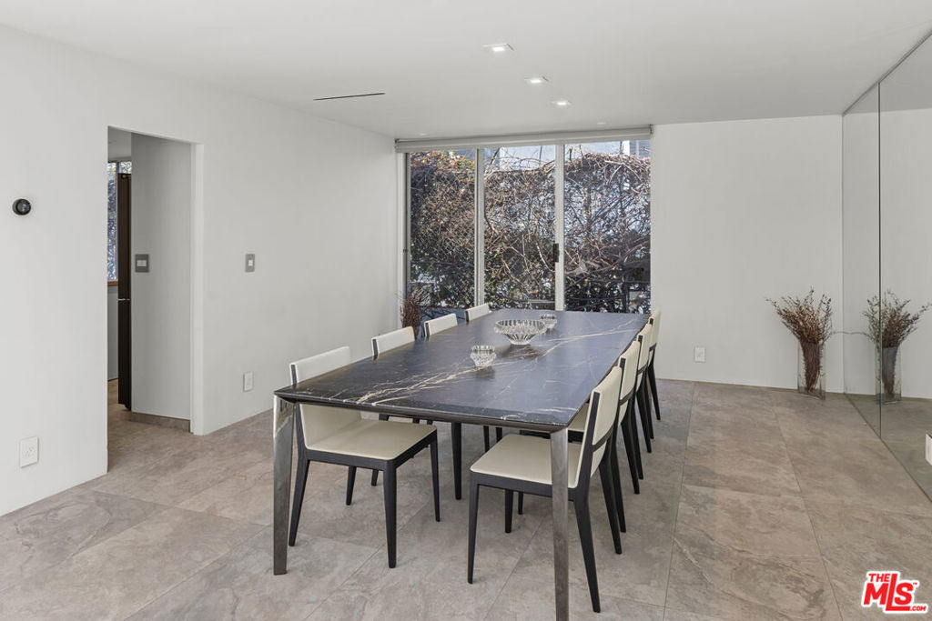 11925 Goshen Avenue - Photo 3