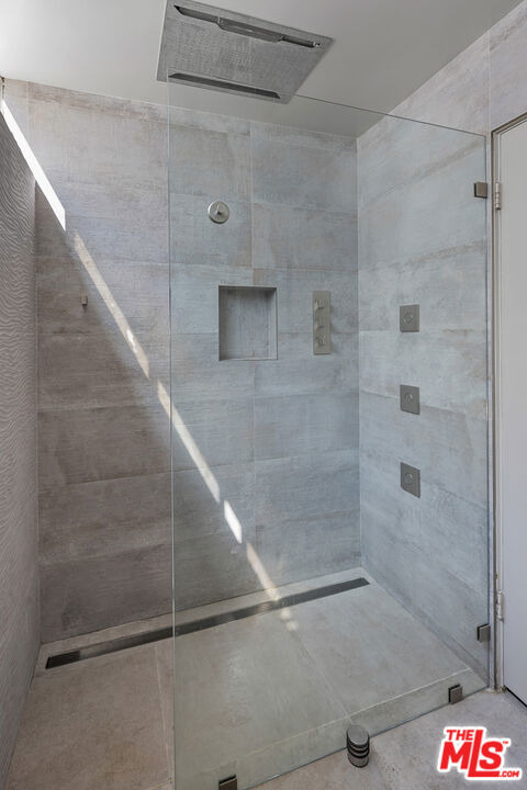 11925 Goshen Avenue - Photo 15