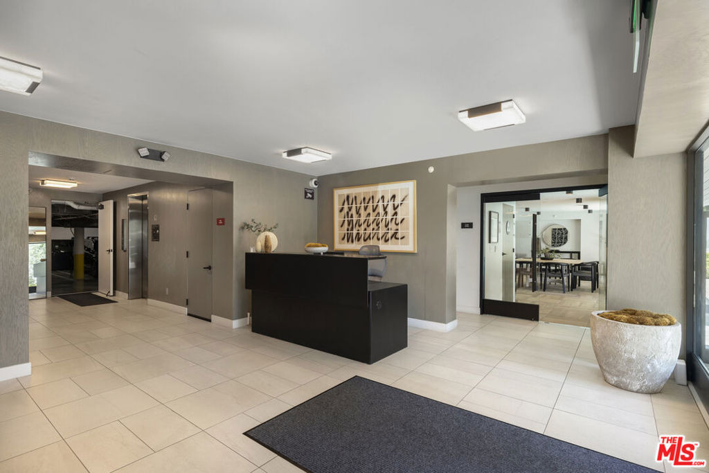 153 San Vicente Boulevard - Photo 17