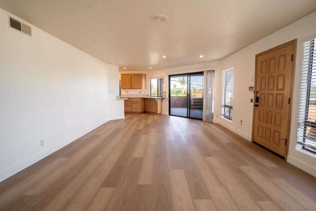 4766 Noyes St - Photo 13