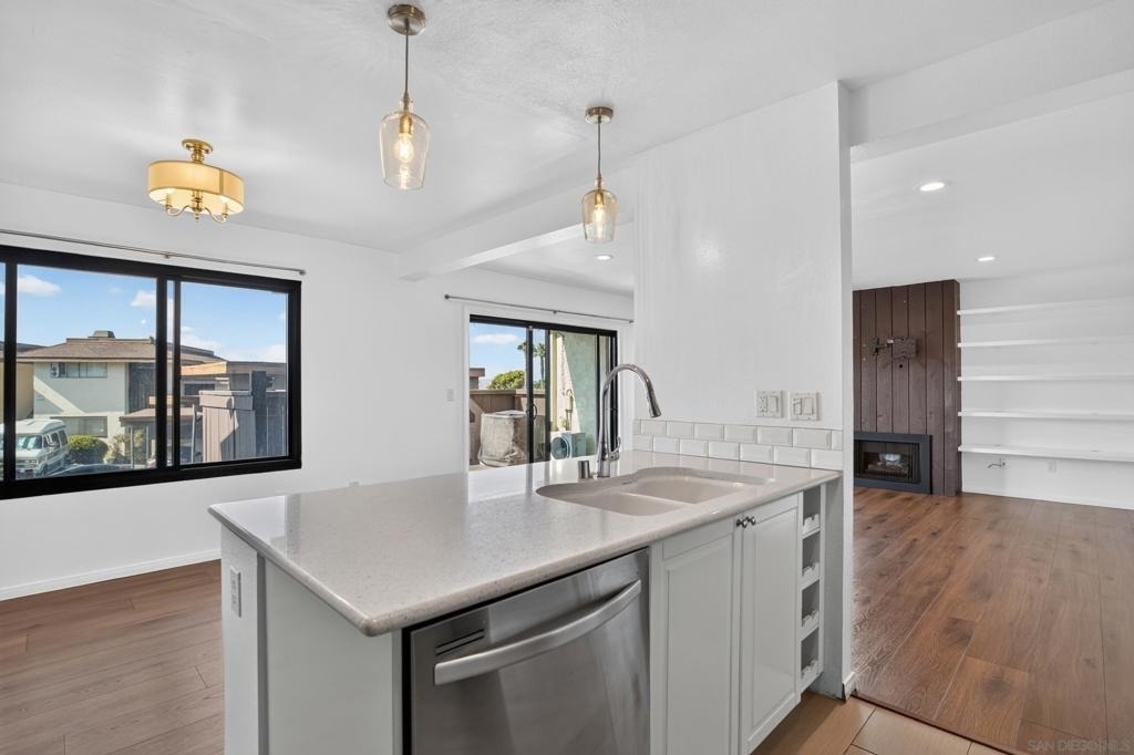 3837 Leland - Photo 2