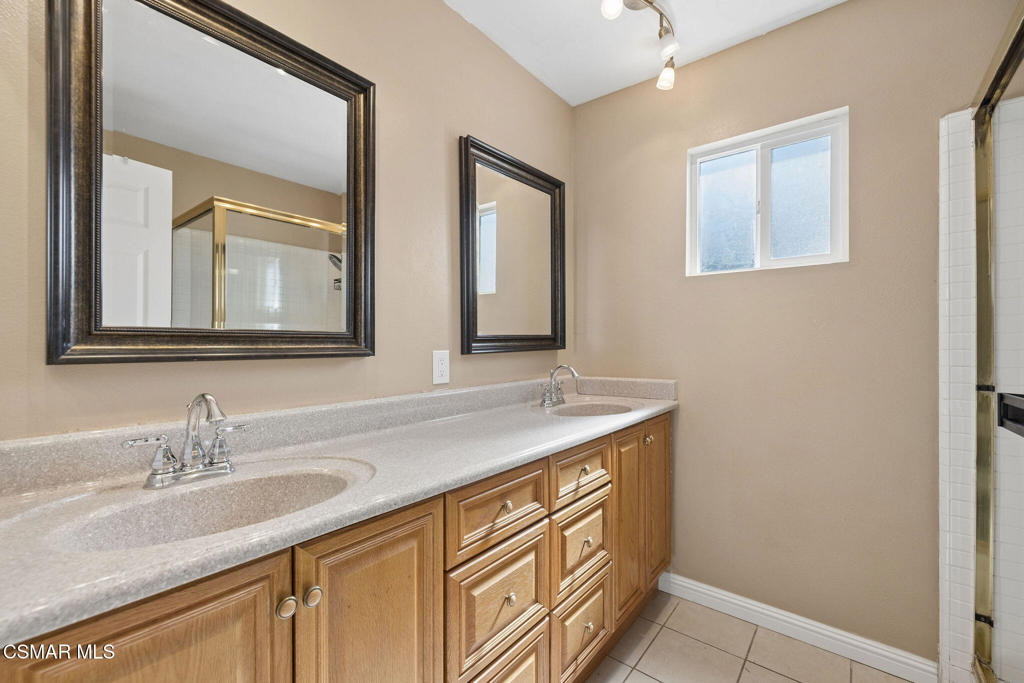 2066 Dwight Avenue - Photo 34