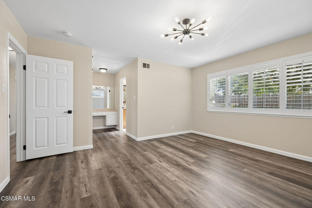 2066 Dwight Avenue - Photo 32