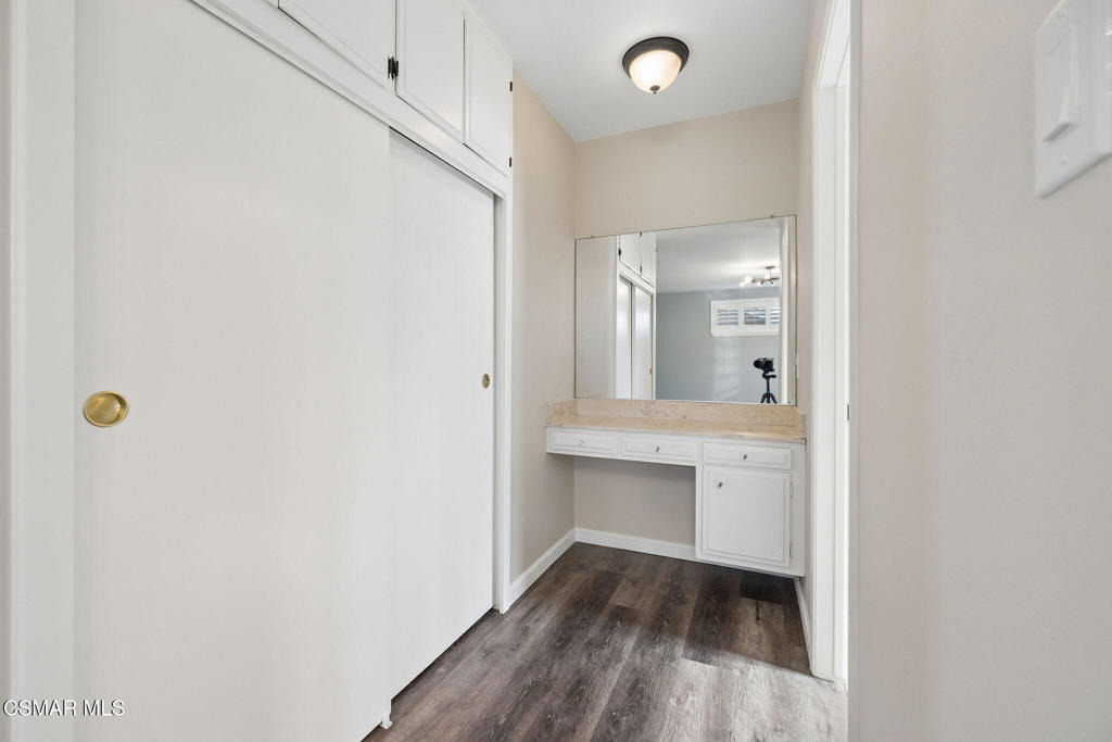 2066 Dwight Avenue - Photo 33