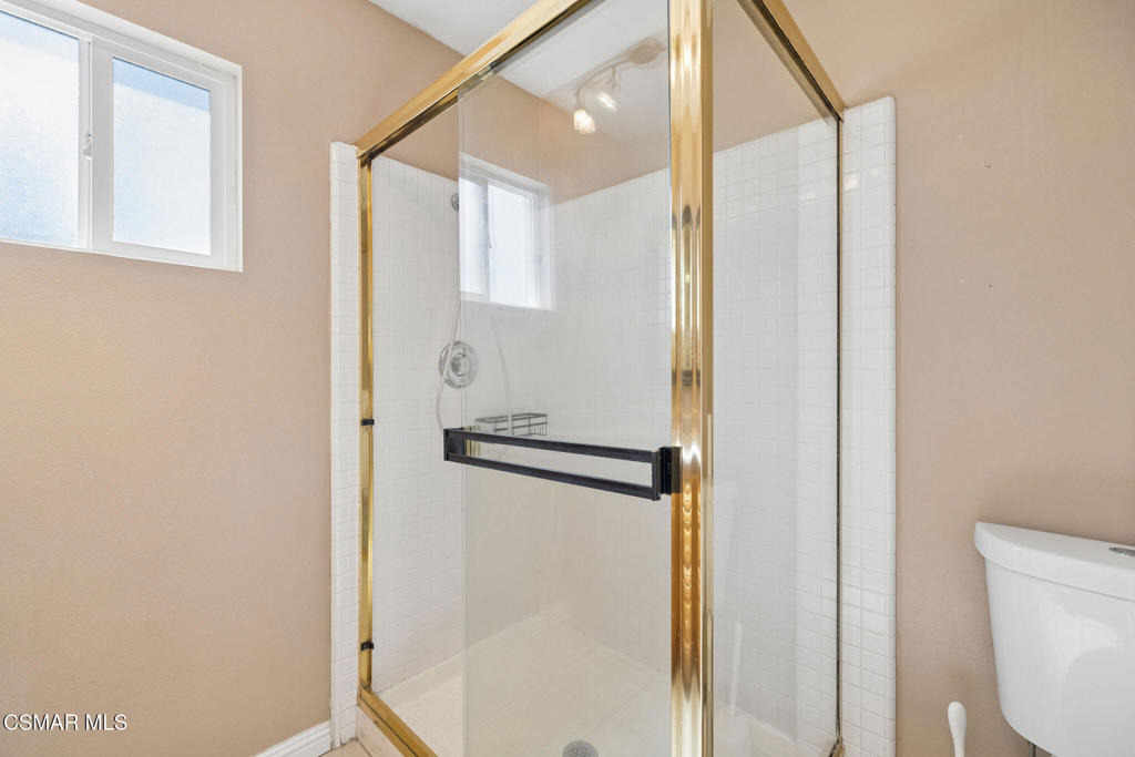 2066 Dwight Avenue - Photo 35