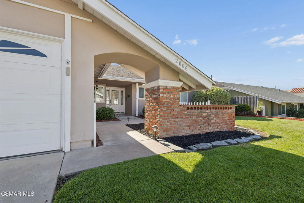 2066 Dwight Avenue - Photo 3