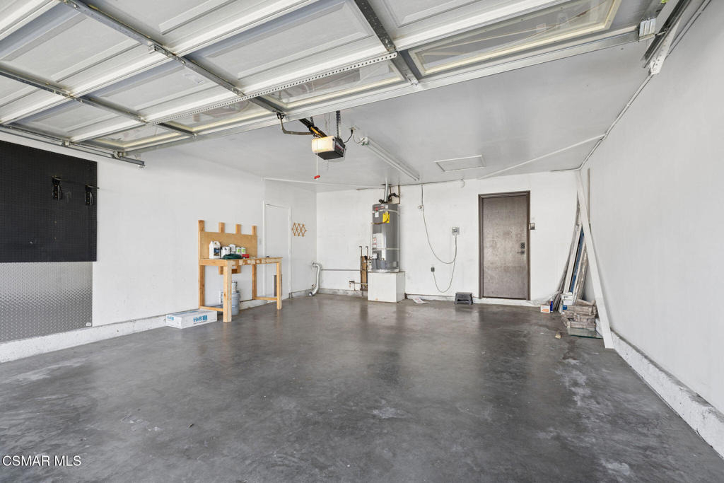 2066 Dwight Avenue - Photo 36