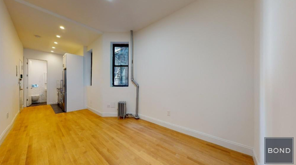 West 50th Street - Photo 4