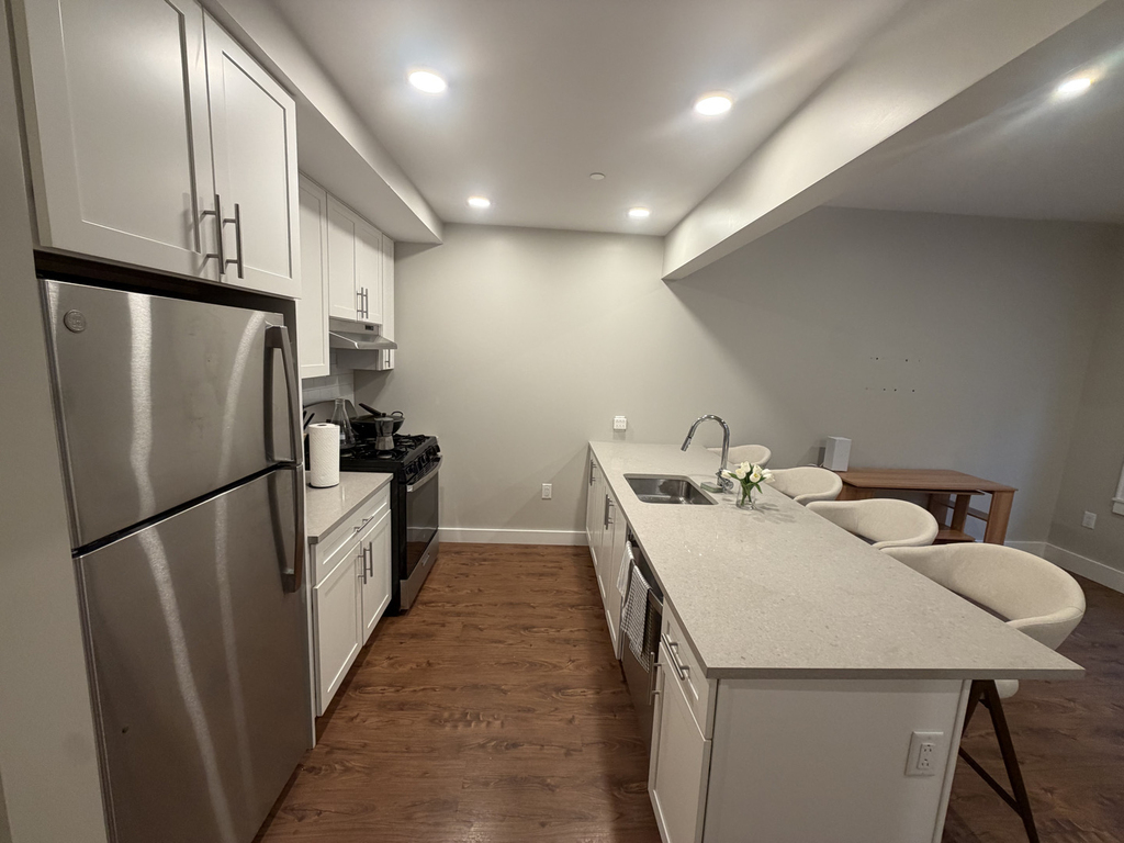 Douglaston Parkway & Northern Blvd - Photo 2