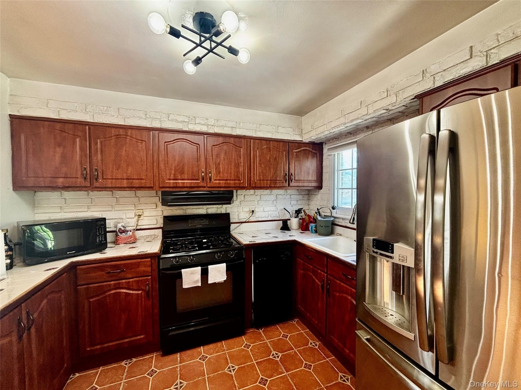 254-40 Craft Avenue - Photo 2
