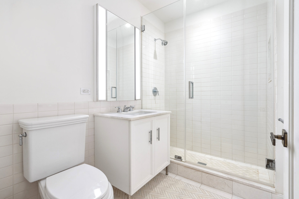 100 Barclay Street - Photo 9