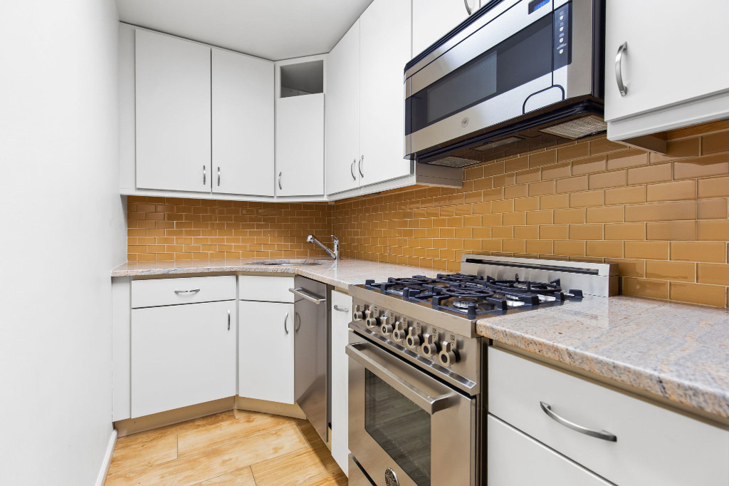 186 W 80th Street - Photo 6