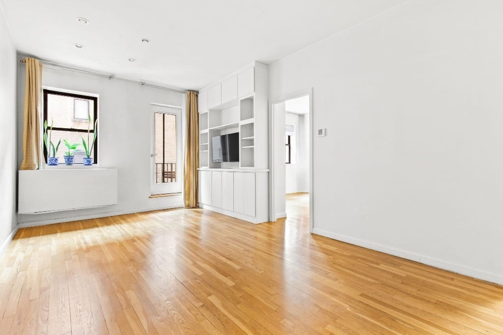 186 W 80th Street - Photo 1