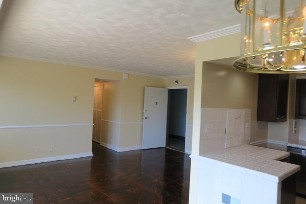 5801 Quantrell Avenue - Photo 7