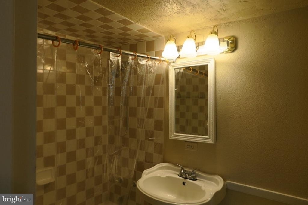5801 Quantrell Avenue - Photo 11