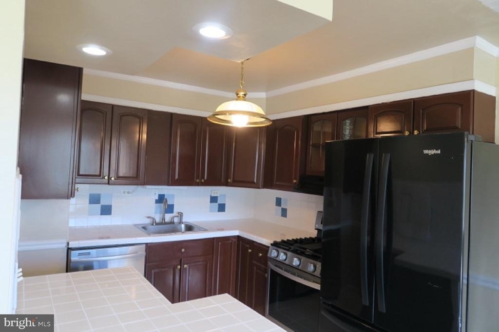 5801 Quantrell Avenue - Photo 4