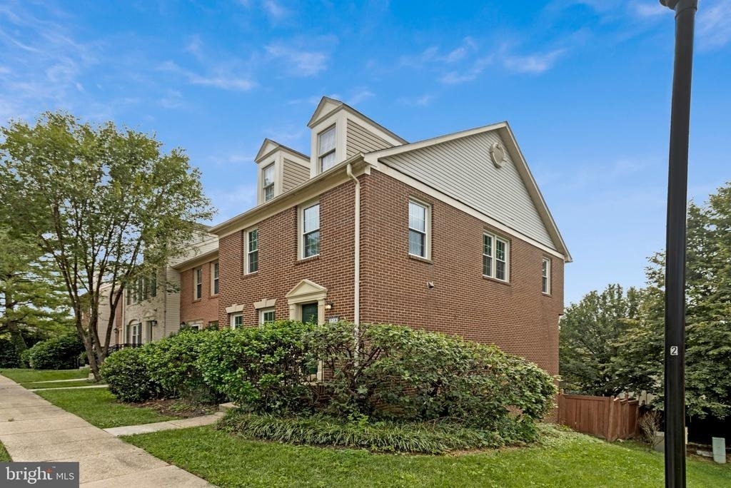 208 Ellsworth Street - Photo 1