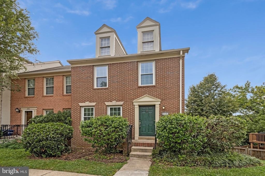 208 Ellsworth Street - Photo 0